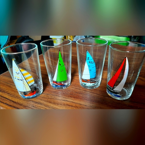 Unique Vintage Other - Set of retro sailboat glasses